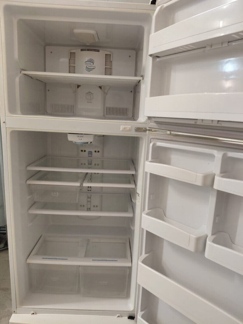 Daewoo 524L Refrigerator-Freezer (Model FR-640K)