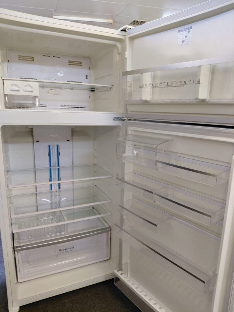 Westinghouse 537L Top Mount Fridge WTB5400WA