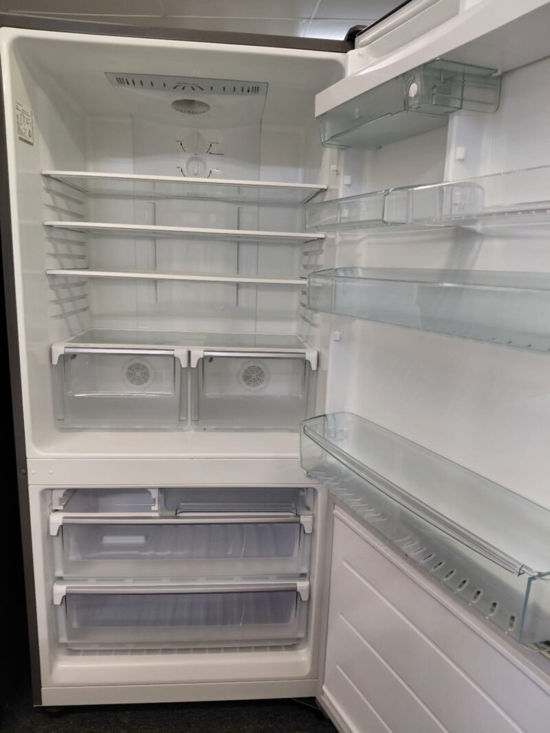 Westinghouse 510L Bottom Mount Refrigerator WBM5104SC-R