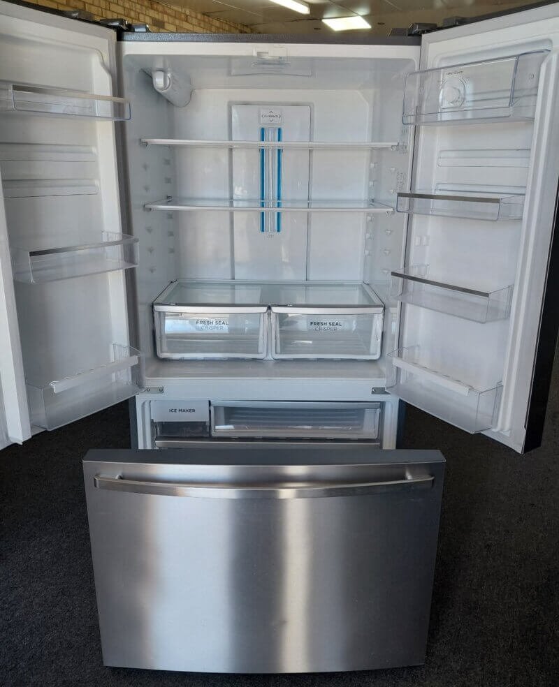 Westinghouse WHE6060SB French Door Refrigerator